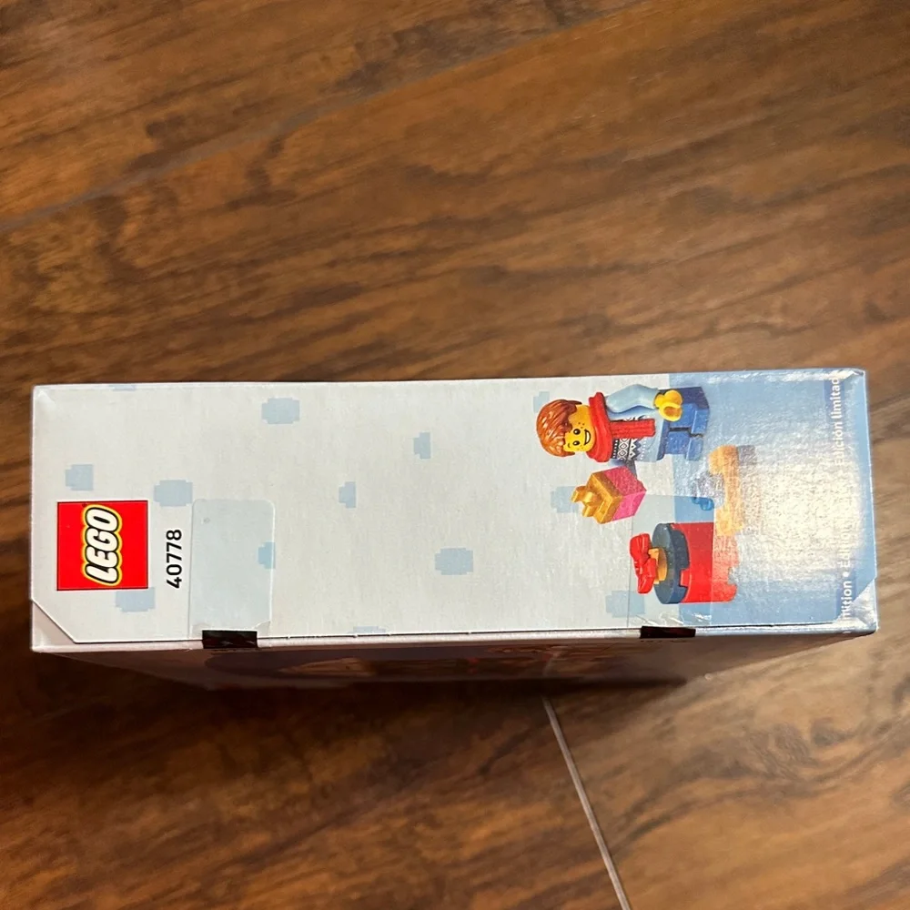 LEGO Winter Gazebo Set - Red, Green, Yellow
